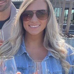 Meet your Posher, Hannah